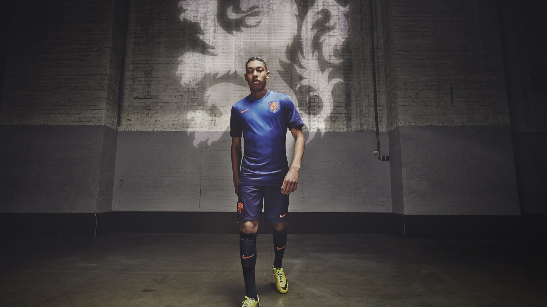 《电竞明星的跨界合作:从直播到品牌代言》,电竞明星代言的产品